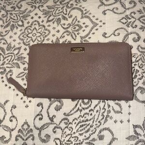 Pale Purple Kate Spade wallet 12 interior card slots, zipper coin center